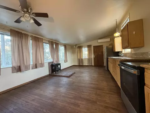 Living - 41110 Blossom Dr, Three Rivers, CA 93271 photo 4 of 5