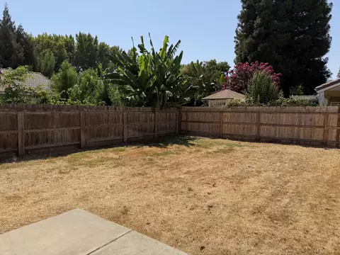 Exterior - 2419 E Oak Ave, Visalia, CA 93292 photo 4 of 4