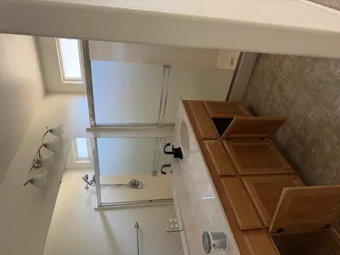 Bath - 2419 E Oak Ave, Visalia, CA 93292 photo 1 of 2