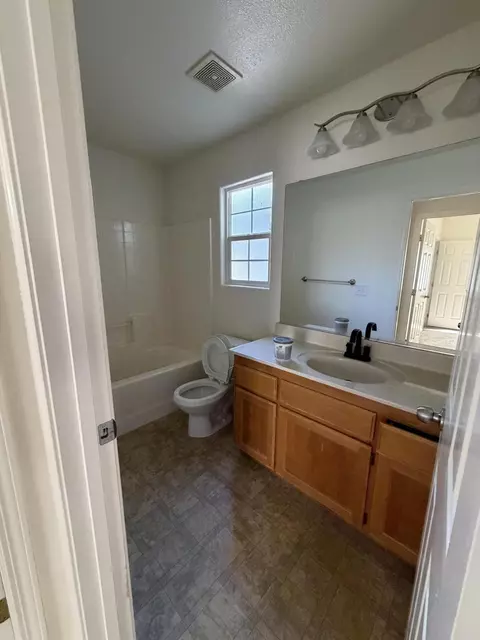 Bath - 2419 E Oak Ave, Visalia, CA 93292 photo 2 of 2