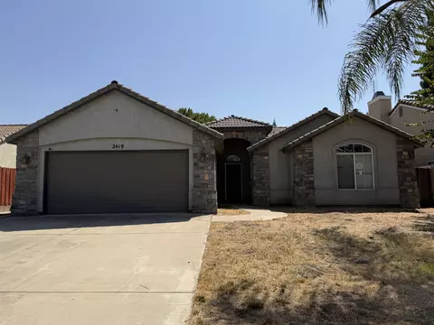 Exterior - 2419 E Oak Ave, Visalia, CA 93292 photo 2 of 4