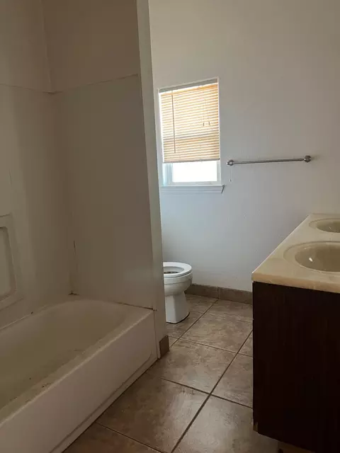Bath - Ave 200, Strathmore, CA 93267 photo 3 of 3