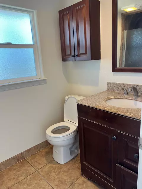 Bath - Ave 200, Strathmore, CA 93267 photo 1 of 3