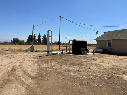 Exterior - Ave 200, Strathmore, CA 93267 photo 2 of 2