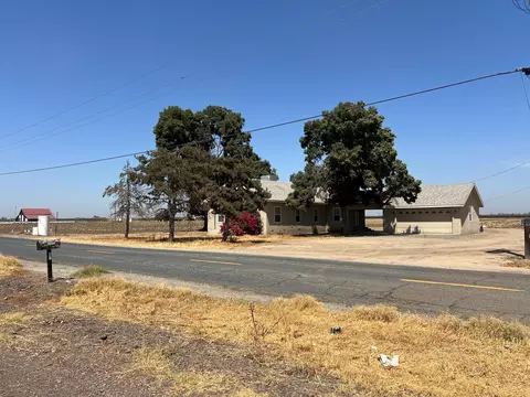Exterior - Ave 200, Strathmore, CA 93267 photo 1 of 2
