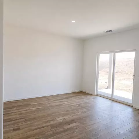 933 E Seeger Ave, Visalia, CA 93292 photo 5
