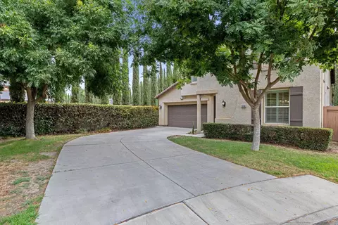 1558 N Pisa St, Visalia, CA 93291