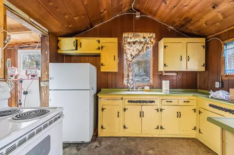 Kitchen - 46583 Dunlap Rd, Miramonte, CA 93641 photo 1 of 2