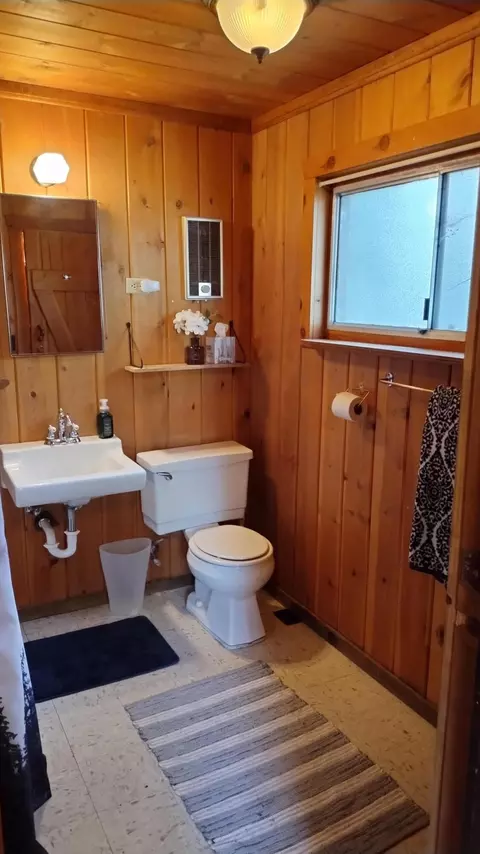 Bath - 51867 Cedar Rd, Cedar Slope, CA 93265 photo 1 of 2