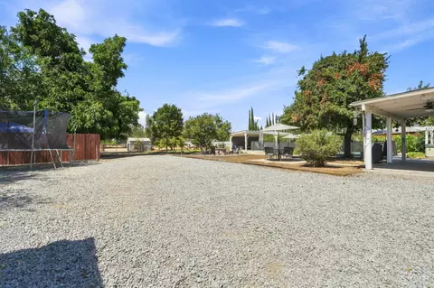 Exterior - 351 S Cornucopia Rd, Exeter, CA 93221 photo 7 of 14