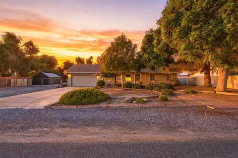 Exterior - 351 S Cornucopia Rd, Exeter, CA 93221 photo 2 of 14