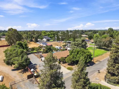 View/Area - 351 S Cornucopia Rd, Exeter, CA 93221 photo 4 of 9
