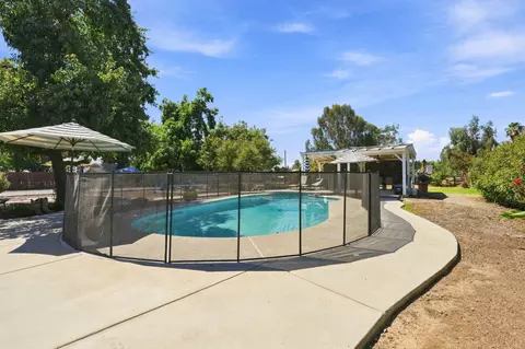 Exterior - 351 S Cornucopia Rd, Exeter, CA 93221 photo 11 of 14