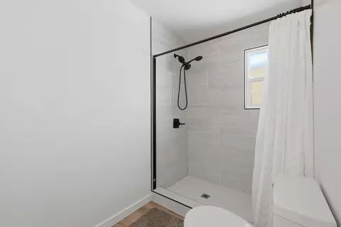 Bath - 351 S Cornucopia Rd, Exeter, CA 93221 photo 2 of 3