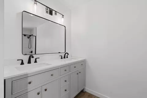 Bath - 351 S Cornucopia Rd, Exeter, CA 93221 photo 3 of 3