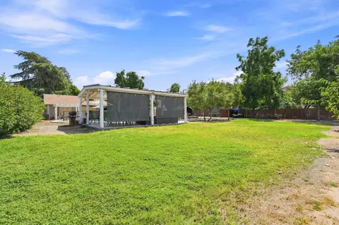Exterior - 351 S Cornucopia Rd, Exeter, CA 93221 photo 13 of 14