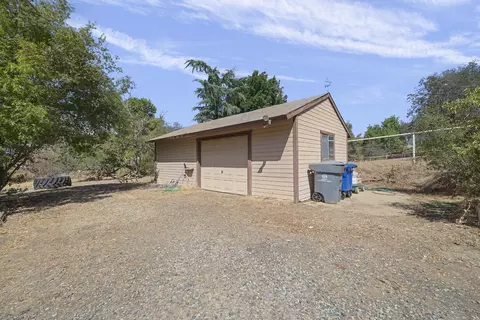 Exterior - 42092 S Fork Dr, Three Rivers, CA 93271 photo 13 of 15
