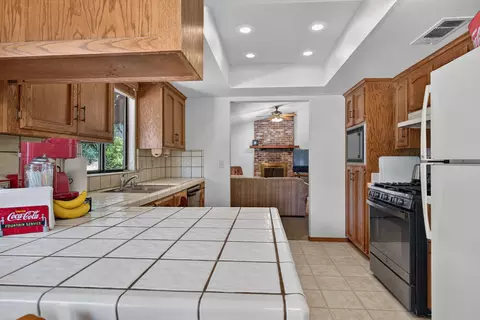 Kitchen - 42092 S Fork Dr, Three Rivers, CA 93271 photo 4 of 4