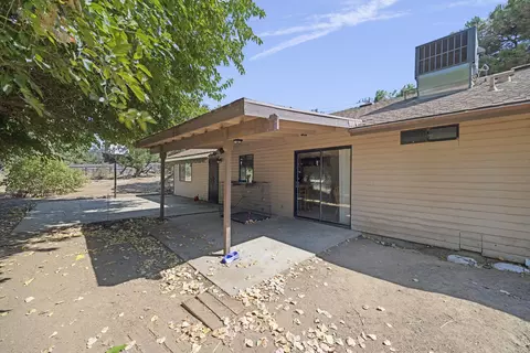 Exterior - 42092 S Fork Dr, Three Rivers, CA 93271 photo 5 of 15