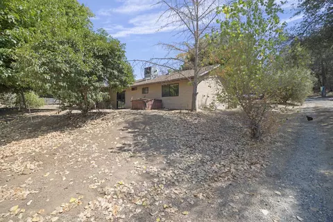 Exterior - 42092 S Fork Dr, Three Rivers, CA 93271 photo 12 of 15