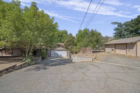 Exterior - 42092 S Fork Dr, Three Rivers, CA 93271 photo 4 of 15