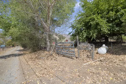 Exterior - 42092 S Fork Dr, Three Rivers, CA 93271 photo 10 of 15