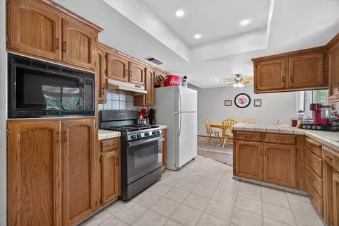 Kitchen - 42092 S Fork Dr, Three Rivers, CA 93271 photo 2 of 4