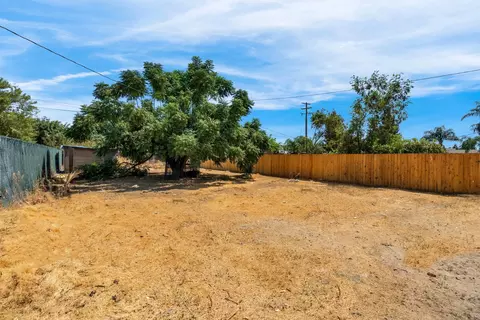 Exterior - 424 Morton Ave, Sanger, CA 93657 photo 4 of 6
