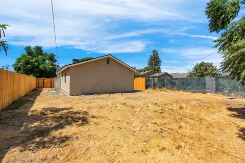 Exterior - 424 Morton Ave, Sanger, CA 93657 photo 6 of 6