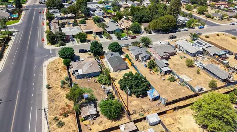 View/Area - 424 Morton Ave, Sanger, CA 93657 photo 2 of 4