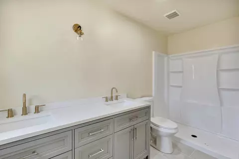 Bath - 424 Morton Ave, Sanger, CA 93657 photo 3 of 3