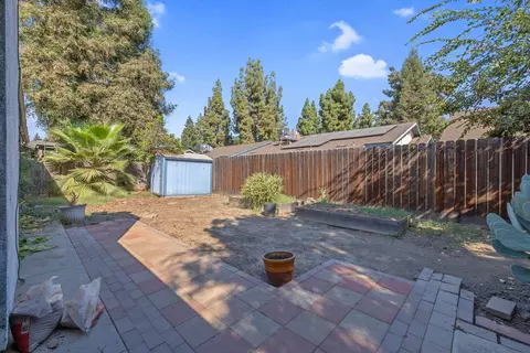 Exterior - 1900 Evergreen Ct, Visalia, CA 93292 photo 5 of 6