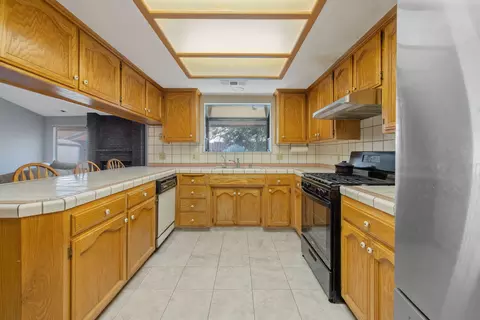 Kitchen - 1900 Evergreen Ct, Visalia, CA 93292 photo 1 of 1