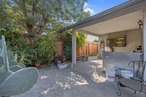 Exterior - 1900 Evergreen Ct, Visalia, CA 93292 photo 4 of 6
