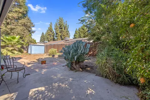 Exterior - 1900 Evergreen Ct, Visalia, CA 93292 photo 3 of 6