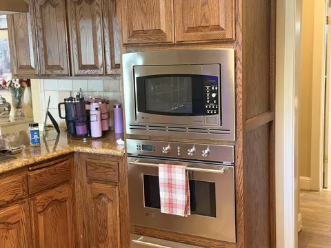 Kitchen - 1602 E Avila Dr, Tulare, CA 93274 photo 17 of 19