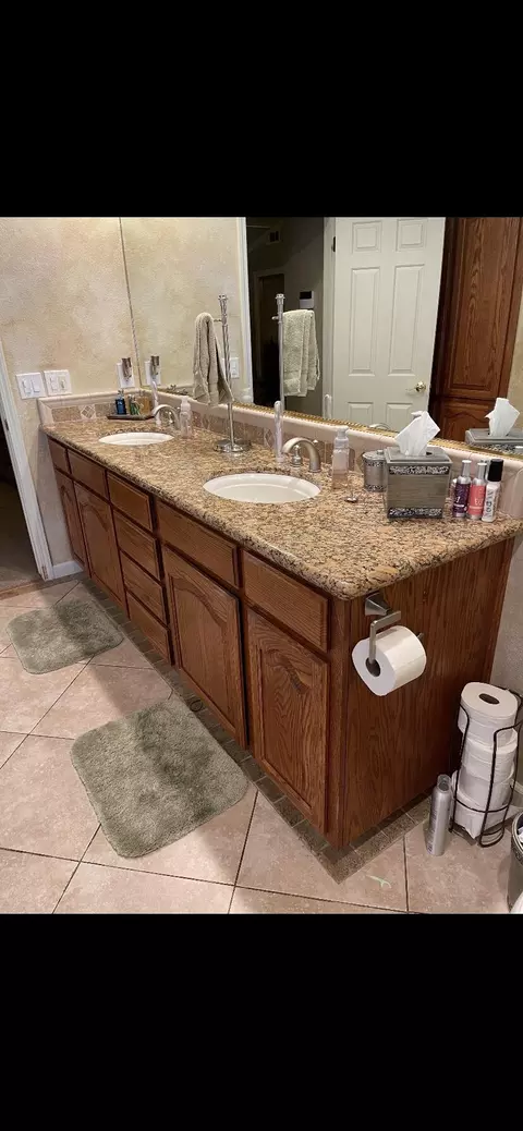 Bath - 1602 E Avila Dr, Tulare, CA 93274 photo 9 of 11