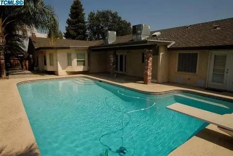 Exterior - 1602 E Avila Dr, Tulare, CA 93274 photo 10 of 13