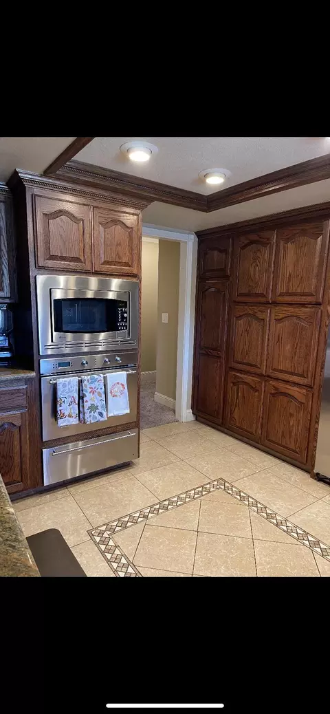Kitchen - 1602 E Avila Dr, Tulare, CA 93274 photo 12 of 19
