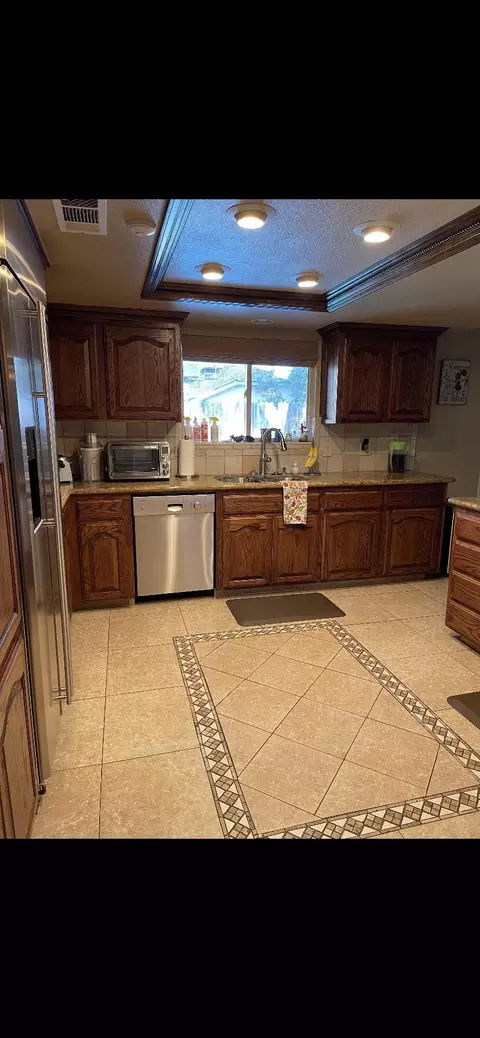 Kitchen - 1602 E Avila Dr, Tulare, CA 93274 photo 9 of 19