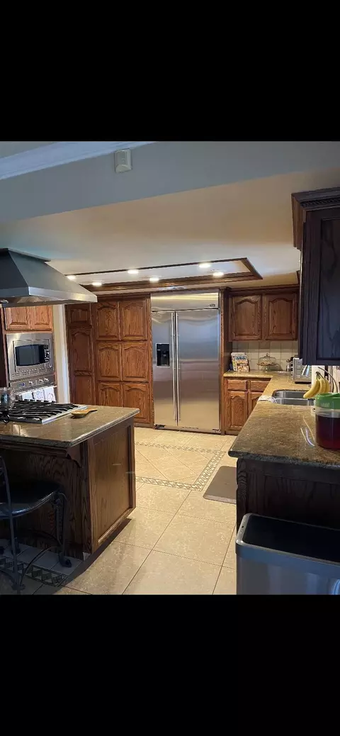 Kitchen - 1602 E Avila Dr, Tulare, CA 93274 photo 14 of 19