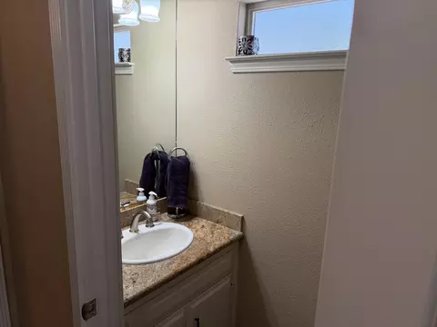 Bath - 1602 E Avila Dr, Tulare, CA 93274 photo 1 of 11