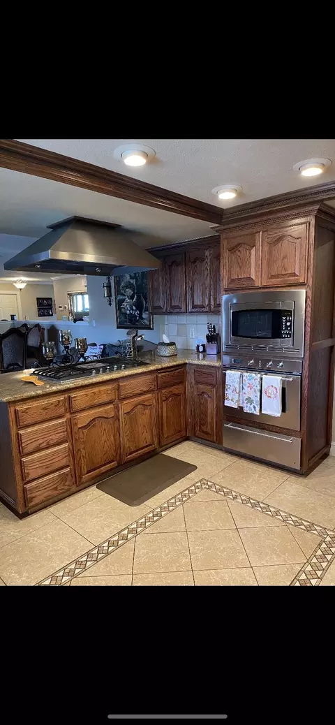 Kitchen - 1602 E Avila Dr, Tulare, CA 93274 photo 11 of 19