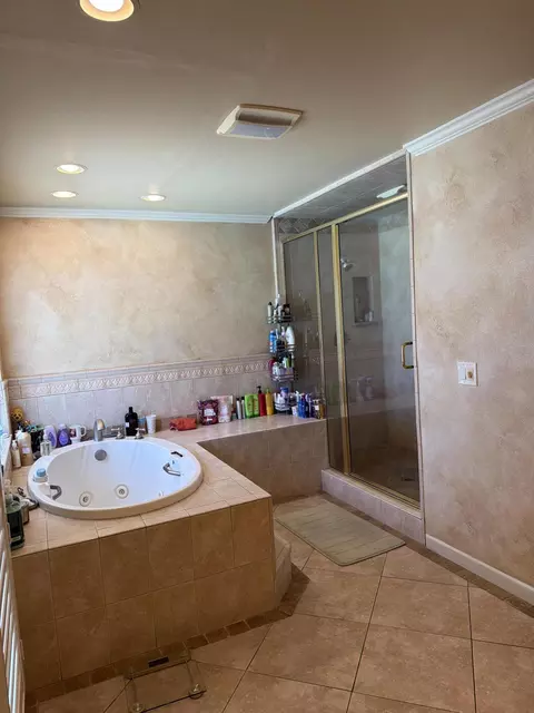 Bath - 1602 E Avila Dr, Tulare, CA 93274 photo 6 of 11
