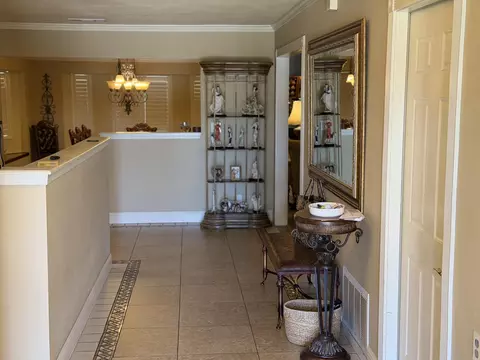 Entry Way - 1602 E Avila Dr, Tulare, CA 93274 photo 2 of 6