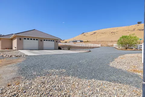 Exterior - 16741 Silver Fox Ln, Springville, CA 93265 photo 6 of 6