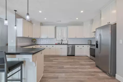 Kitchen - 16741 Silver Fox Ln, Springville, CA 93265 photo 3 of 4