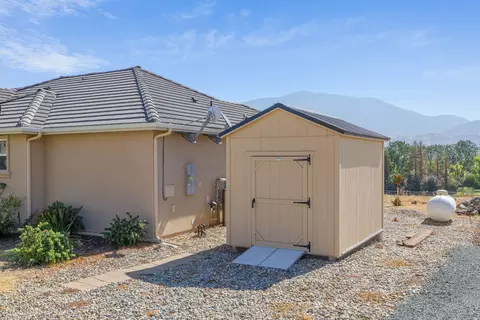 Exterior - 16741 Silver Fox Ln, Springville, CA 93265 photo 4 of 6