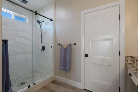 Bath - 16741 Silver Fox Ln, Springville, CA 93265 photo 4 of 4