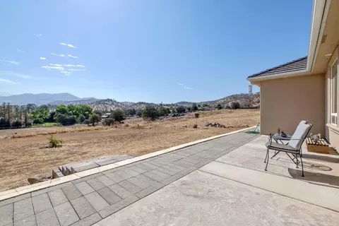 Exterior - 16741 Silver Fox Ln, Springville, CA 93265 photo 3 of 6